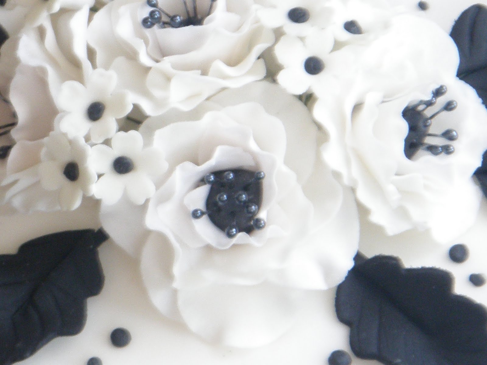 black and white wedding cakes