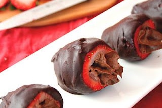 Keto Cheesecake Stuffed Strawberries