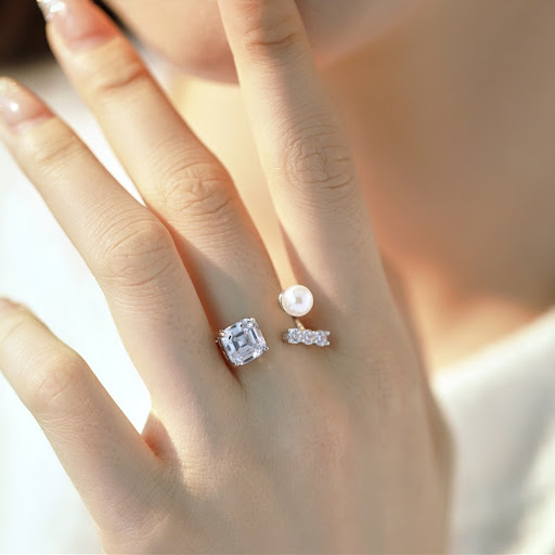 Title 3, Sterling silver pearl ring with square zircon, ...