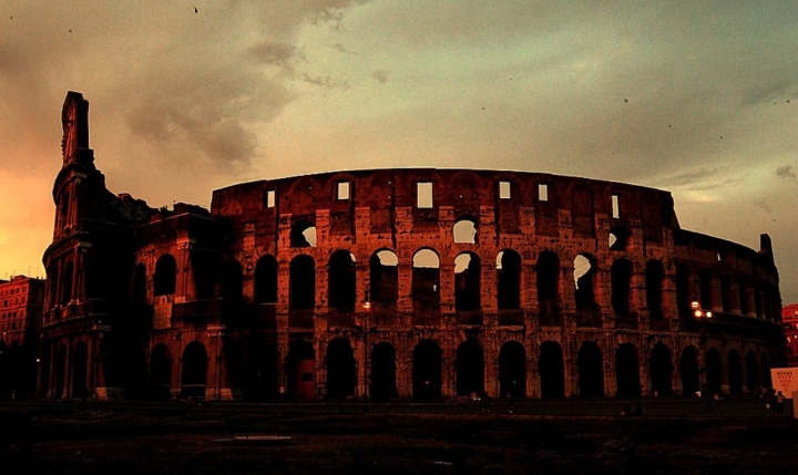 SALUTI A TUTTI VOI DA ROMA. di noce