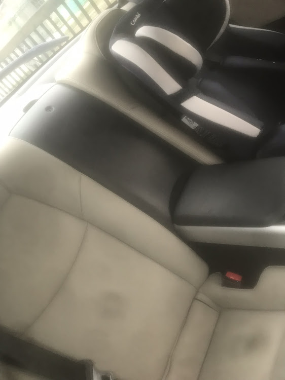 RX-8のシート交換・エイト・マツダ・DIY・rx-8に関するカスタム事例の投稿画像3枚目