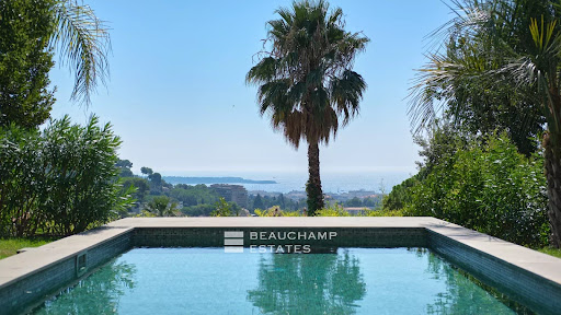 Villa with pool 3
