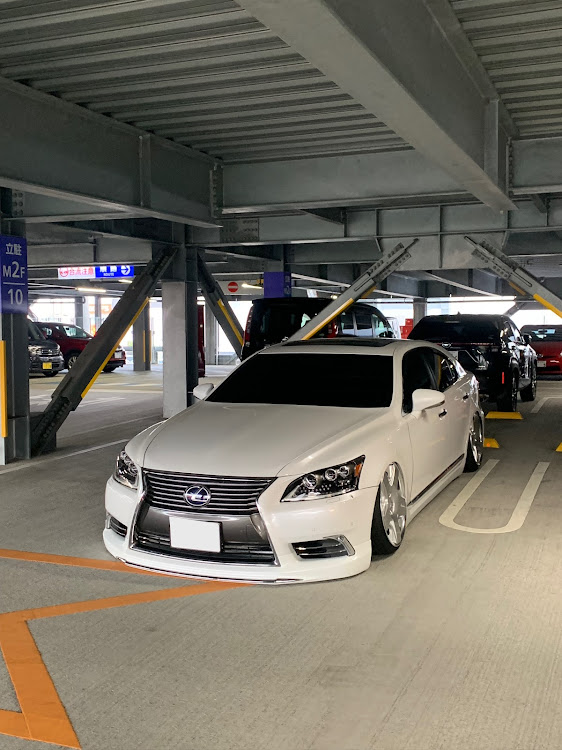 LSのレクサス・LS460・LS460後期・セダン・不正改造車取締月間に関するカスタム事例の投稿画像1枚目