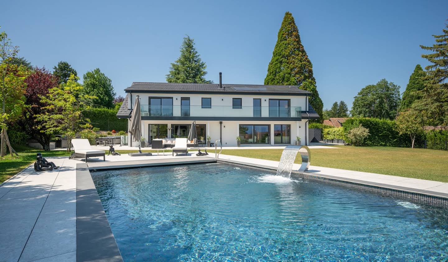 House with pool and garden Vufflens-le-Château