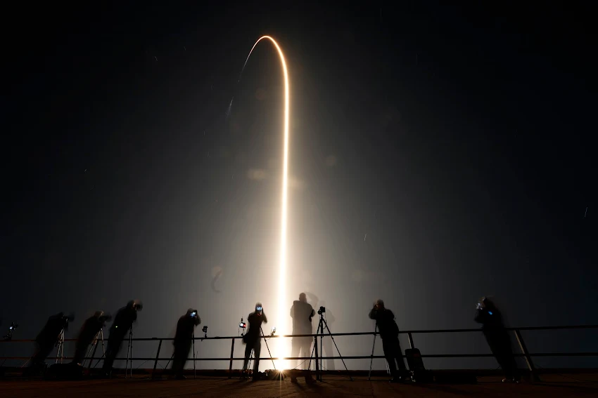 Lansiranje svemirske rakete sa četiri astronauta