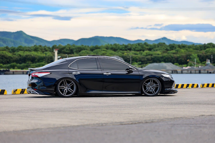 カムリの撮影ありがとうございます・ドライブ・人生パリピ・Vossen HF-1に関するカスタム事例の投稿画像6枚目