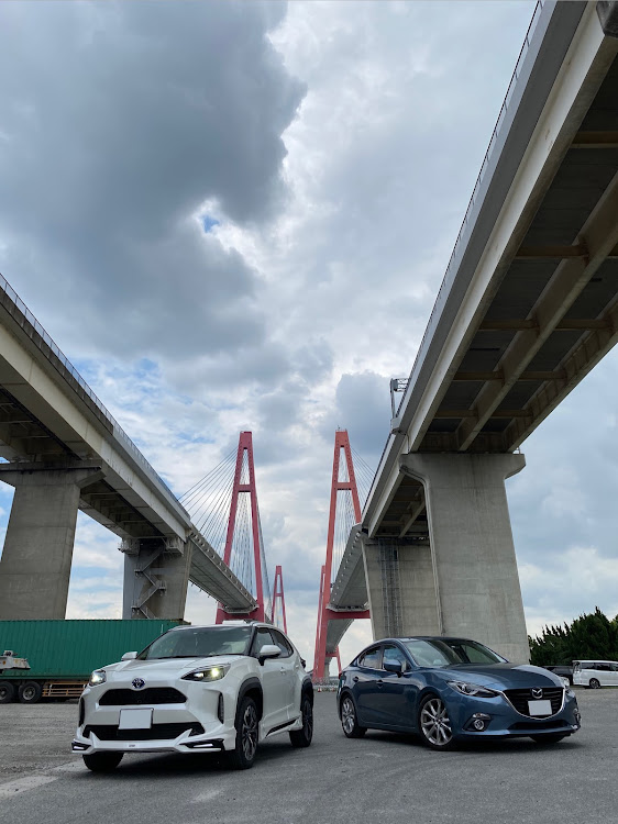 アクセラのアクセラ・ヤリスクロス・名港トリトン・半田赤レンガ建物・納車おめでとうに関するカスタム事例の投稿画像1枚目