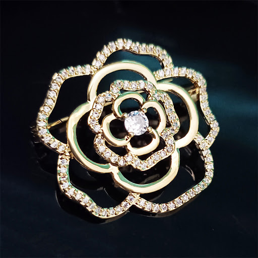 Title 1, High-Grade Rose Hollow Brooch Exquisite Female ...