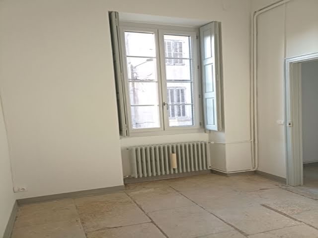 Location  appartement 5 pièces 86.24 m² à Nimes (30000), 865 €