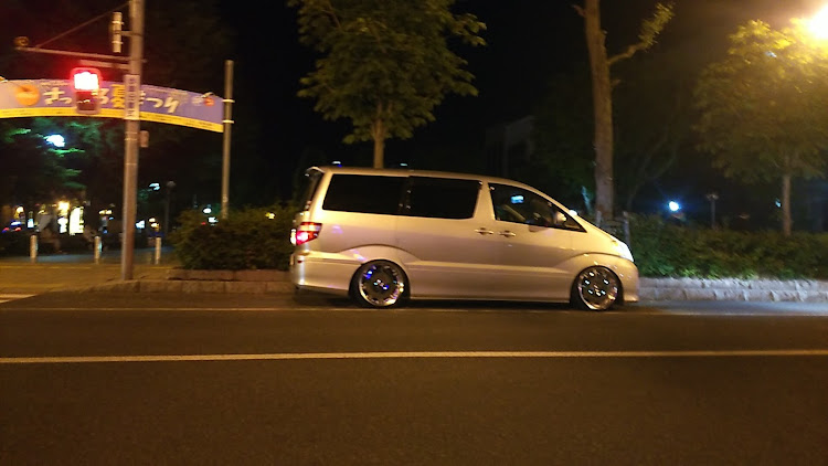 アルファードのドライブ・大通り・写真撮影に関するカスタム事例の投稿画像2枚目