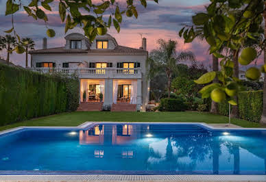 Maison avec piscine et terrasse 1