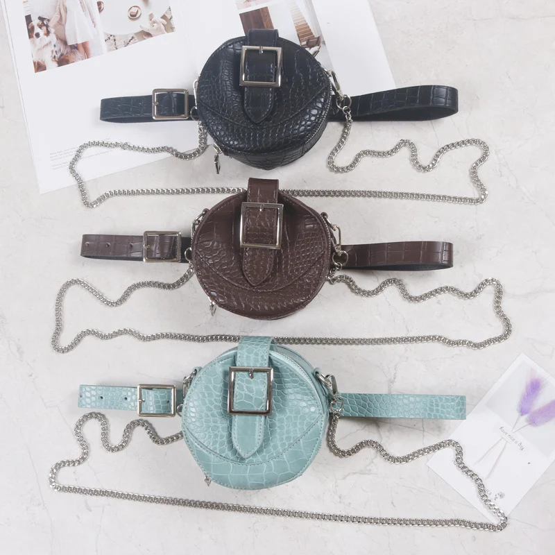 Gepersonaliseerde mini ronde schoudertas met ketting, ideaal voor het stijlvol dragen van je essentials, perfect voor elke gelegenheid.