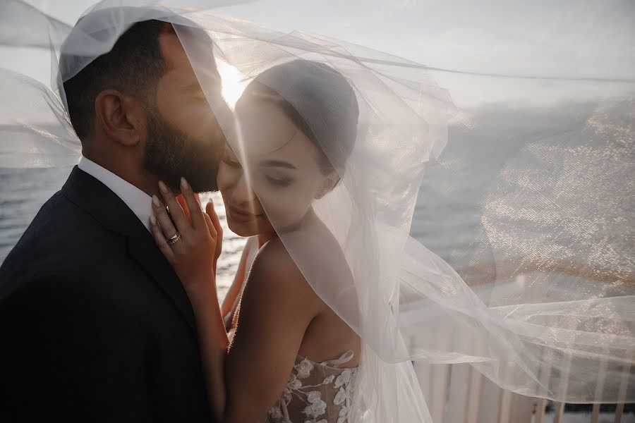 Fotógrafo de casamento Elizaveta Vladykina (vladykinaliza). Foto de 20 de março 2022