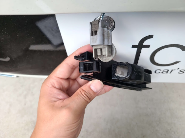 カローラスポーツのfcl・エフシーエル・カローラスポーツ ナンバー灯・カローラスポーツ ライセンスランプ・カローラスポーツ LED化に関するカスタム事例の投稿画像6枚目