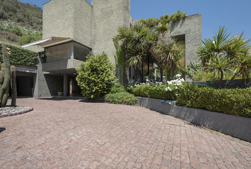 Maison avec piscine et jardin 1