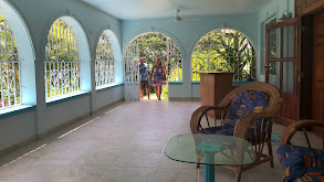 Finding Solace on Roatan, Honduras thumbnail
