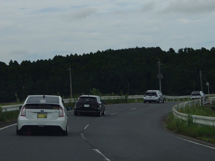 プリウスのやってやりますよ〜👍・お荷物のご用命はカンガルーの西濃へ・親しい仲にも礼儀あり・サンルーフはいいぞ・デカ盛りスイーツに関するカスタム事例の投稿画像2枚目