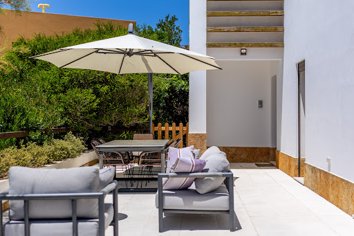 Buy this luxury house in Cascais (Portugal) - Terrace with garden lounge and parasol