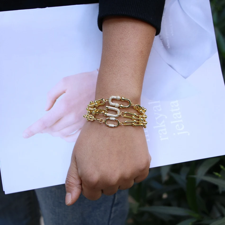 Bracelet épais en cuivre exagéré pour femmes, populaire et élégant. Un bijou simple et stylé pour compléter votre tenue quotidienne.