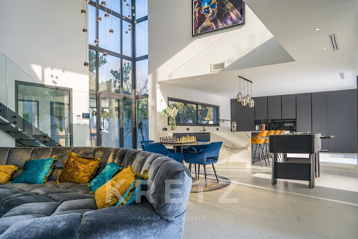 Maison contemporaine avec piscine et jardin 2