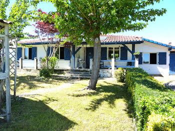 villa à Peyrehorade (40)