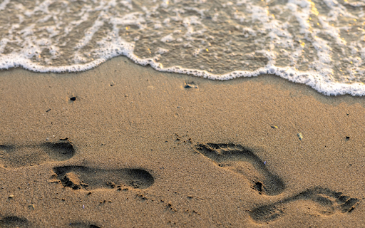 Stepping on the sand