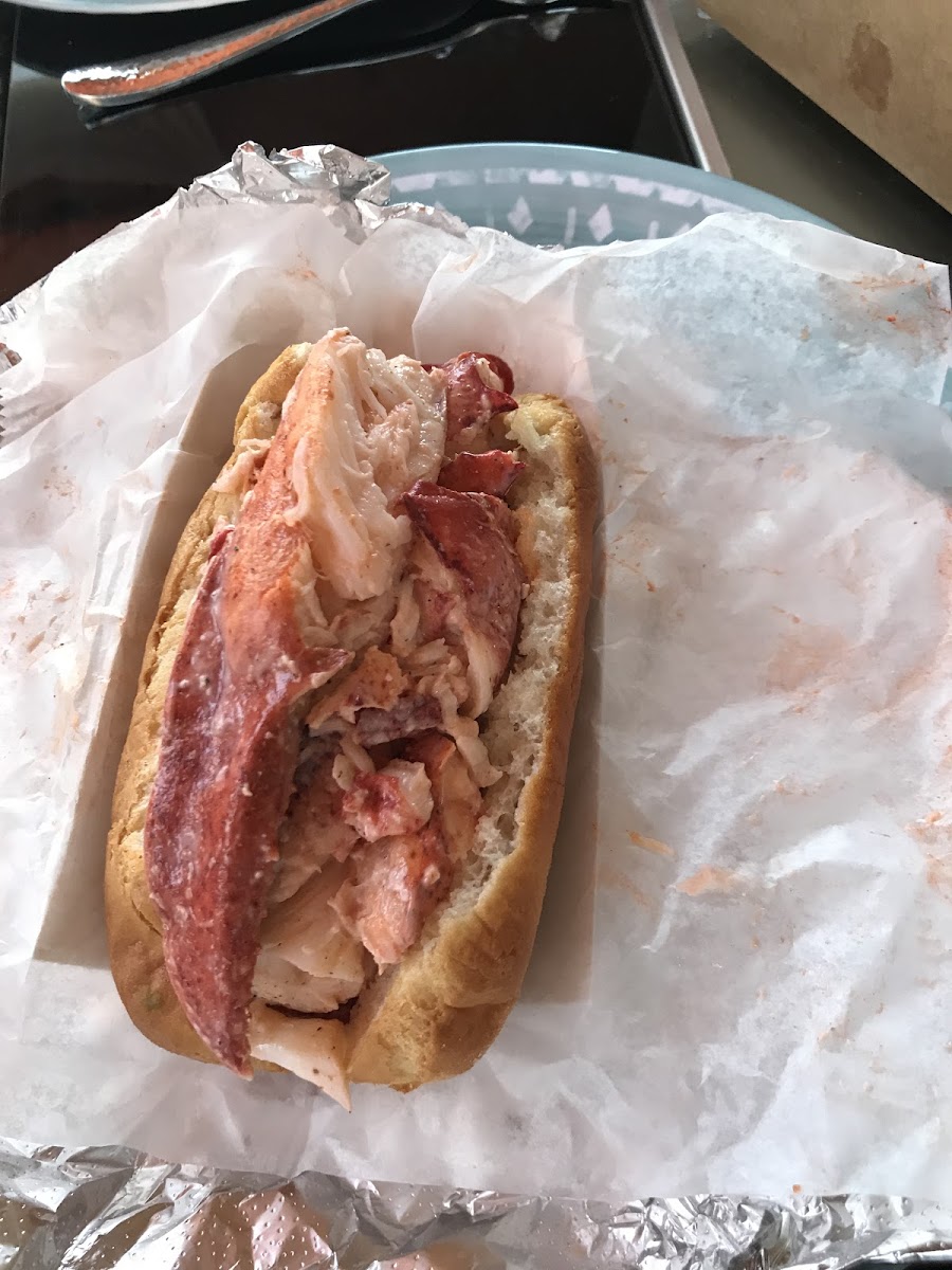 Gluten-Free Sandwiches at Salty's Lobster, Dogs & More