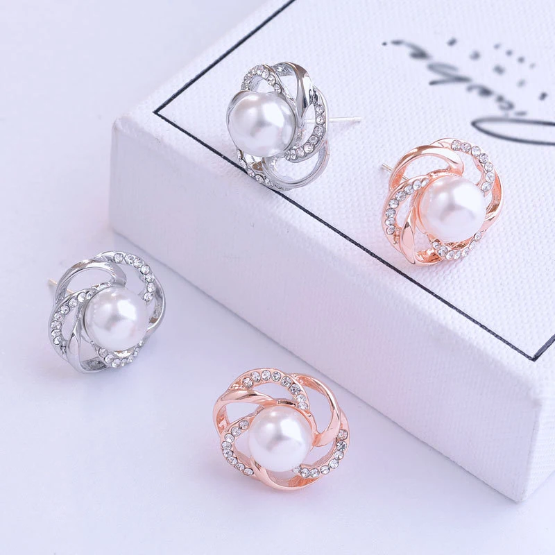 Title 4, Elegante oorstekers met roze parels, temperamen...
