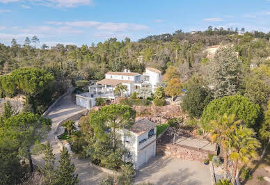 Villa avec piscine et terrasse 6