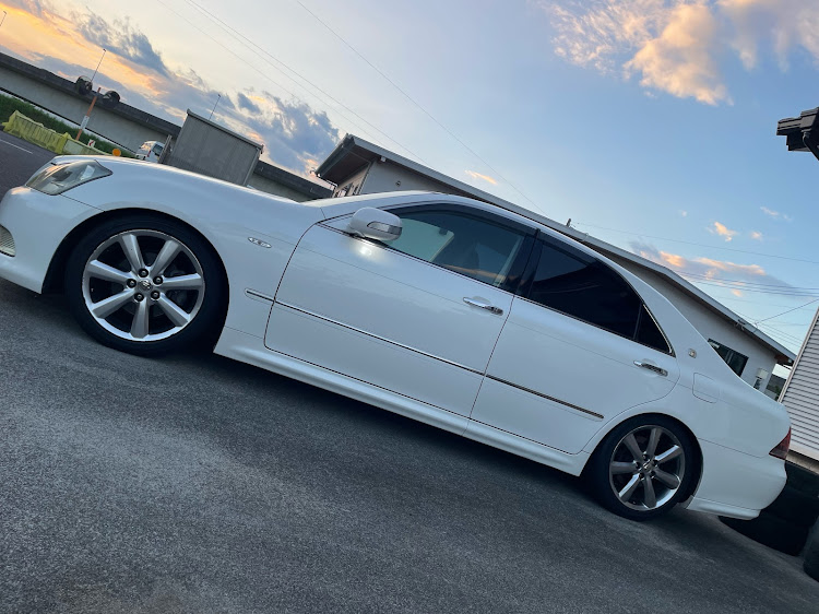 クラウンアスリートの洗車・変わりばえないけどこれが好き・ホイール交換・10月もよろしくお願いしますに関するカスタム事例の投稿画像1枚目