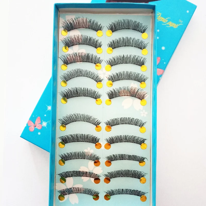 10 paires de faux cils neufs et simples pour un regard naturel et élégant. Application facile pour un effet sublimé et un regard captivant.