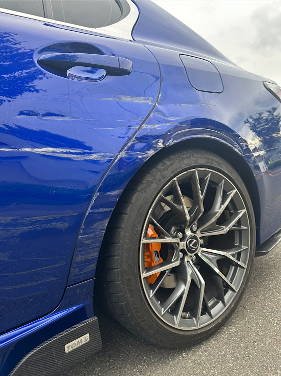GS FのGS F・交通事故・交通事故にご注意を！・修理完了・過失割合に関するカスタム事例の投稿画像2枚目