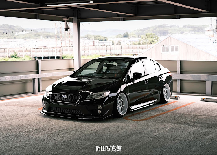 WRX STIの白ホイール・ウイングレス・車高調整・#KAWAIIFITMENT・静岡県民に関するカスタム事例の投稿画像1枚目