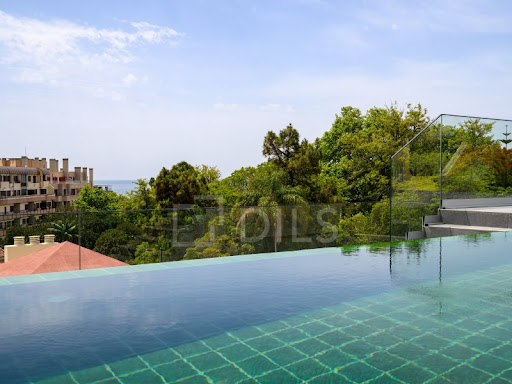 Appartement avec terrasse et piscine 1