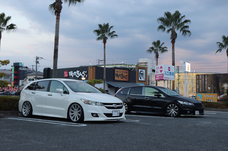 ストリームの同車種・同車種オフ・同車種色違い・同車種はテンション上がる・デジイチ撮影に関するカスタム事例の投稿画像1枚目