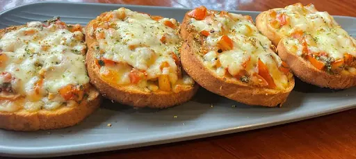 Fresh Basil And Tomato Garlic Bread