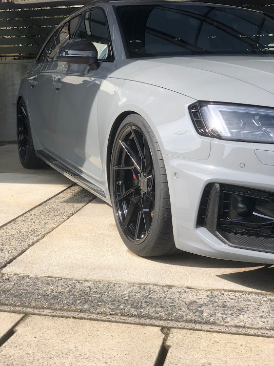 RS4 アバントの2023年もよろしくお願いします・久しぶりの洗車✨・頑固な水垢・少しドライブ🚗💨に関するカスタム事例の投稿画像2枚目