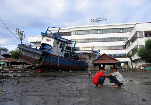 106881 earthquake%20and%20tsunami%20on%20aceh indonesian 2004 Photo collection: Tsunami In Shooting Lens Impressions from around the World