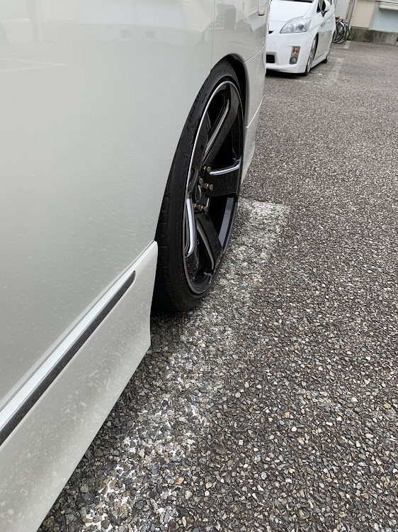 エルグランドの車高調整・DIYに関するカスタム事例の投稿画像3枚目