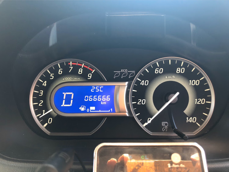 デイズルークスのゾロ目ゲット・日産・白・車が好きです・バイクも好きに関するカスタム事例の投稿画像1枚目