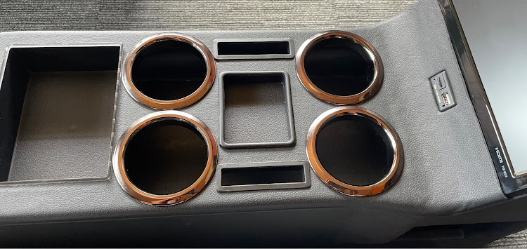 セレナのCC25・DIY・どこまで出来るか・センターコンソール・センターコンソール自作に関するカスタム事例の投稿画像3枚目