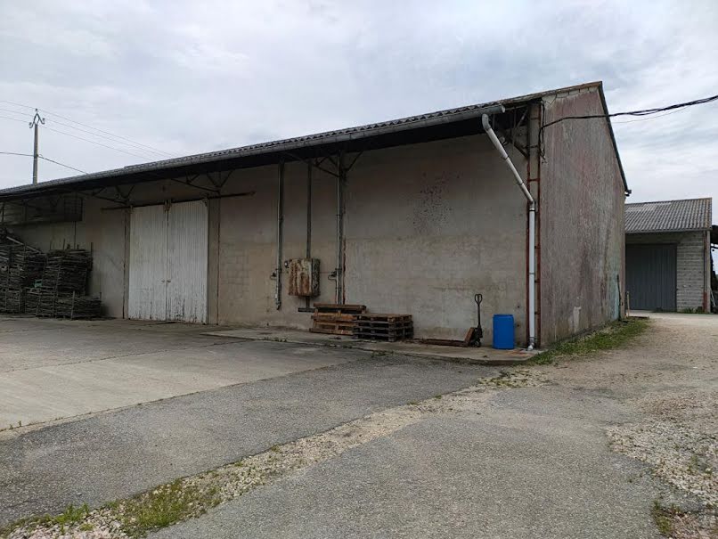 Vente ferme  350 m² à Vayres (33870), 230 000 €