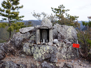 山頂の祠