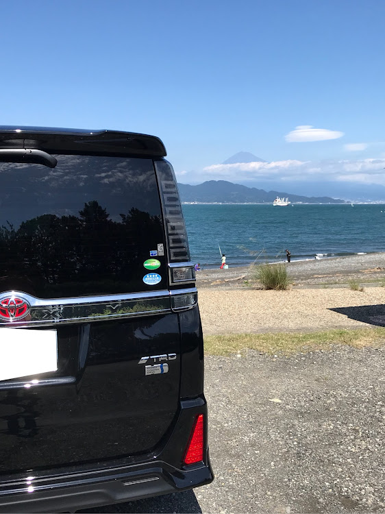 ヴォクシーのドライブ・ヴォクシー 80・お尻♡・富士山と愛車に関するカスタム事例の投稿画像3枚目