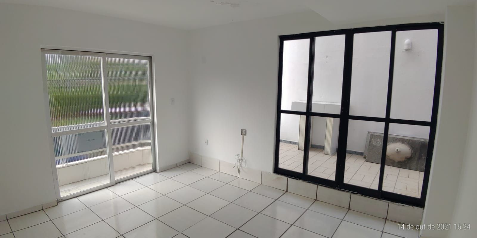 Apartamento grande com 02 quartos e sacadas - Municípios - Balneário Camboriú