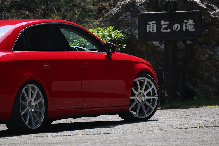 A3 セダンのコロナウイルスに負けるな・桜と愛車・ドライブ・雨乞いの滝・🌸散る前に来れて良かった♪に関するカスタム事例の投稿画像2枚目