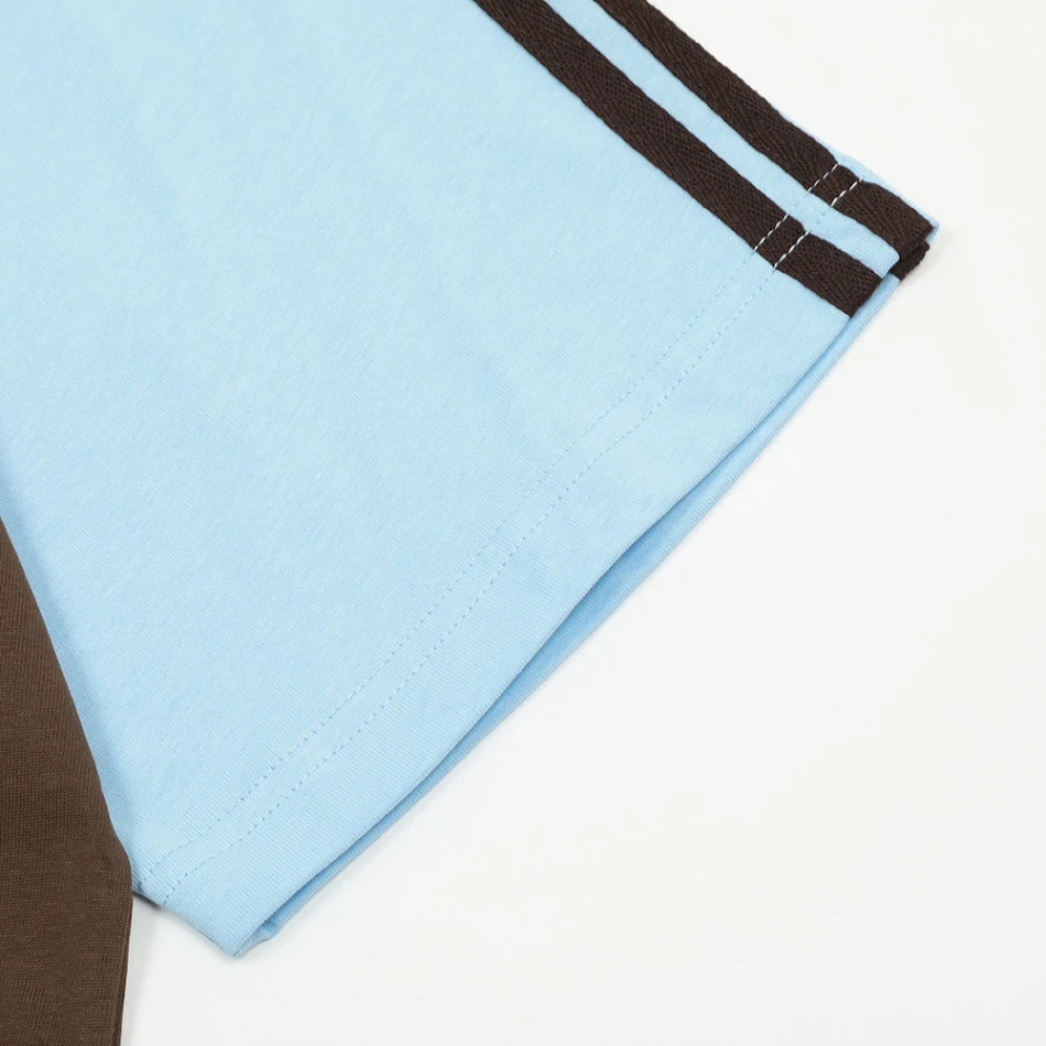 Camiseta para hombre de manga corta raglán con costuras de contraste, cómoda y moderna, ideal para un look casual y deportivo.