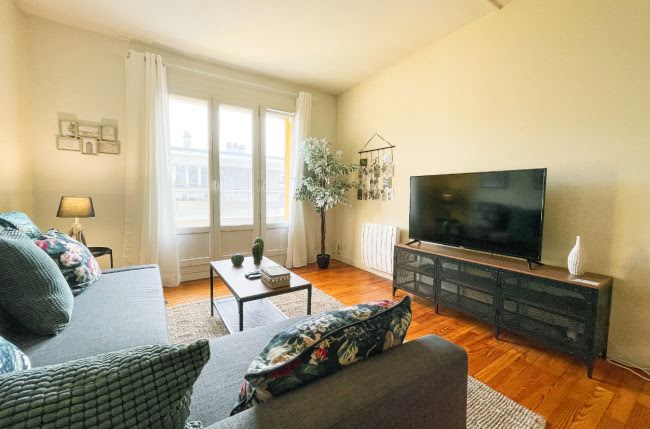 Location meublée appartement 2 pièces 49 m² à Grenoble (38000), 1 093 €