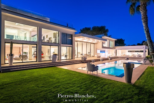 Maison avec piscine et terrasse 2