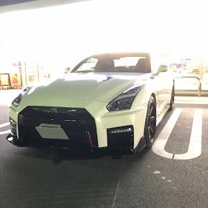 NISSAN GT-R